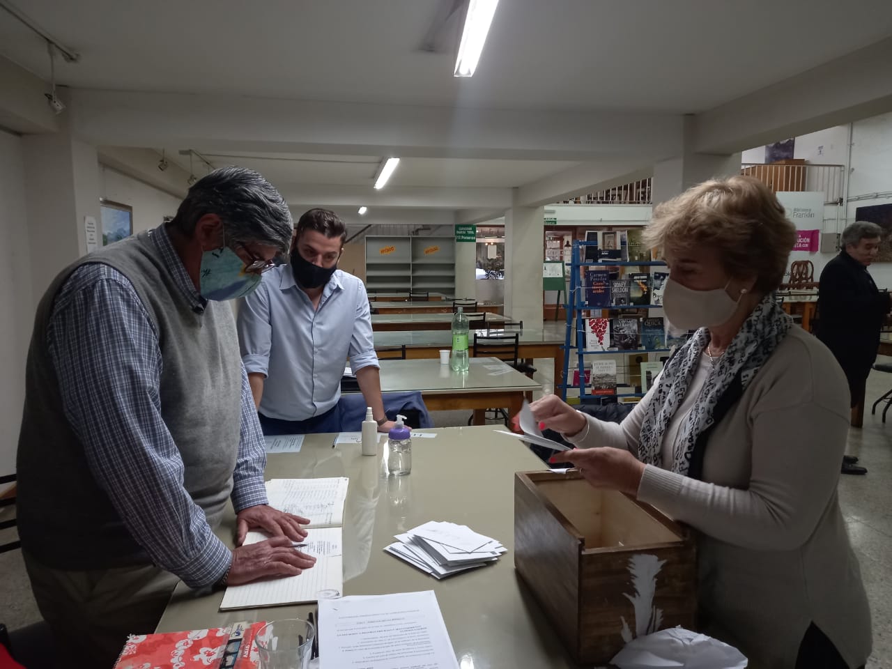 Elecciones y asamblea